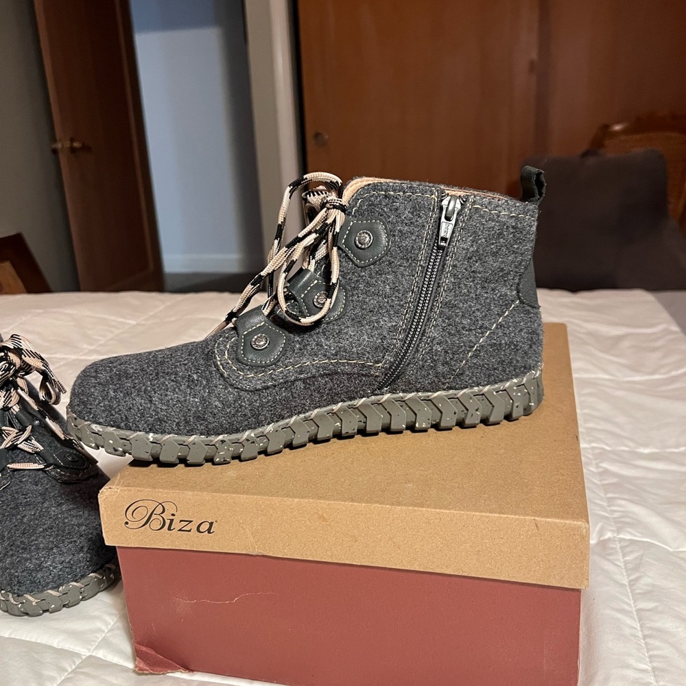 Biza Gray Ankle Boots Size 40 (9-9.5)
